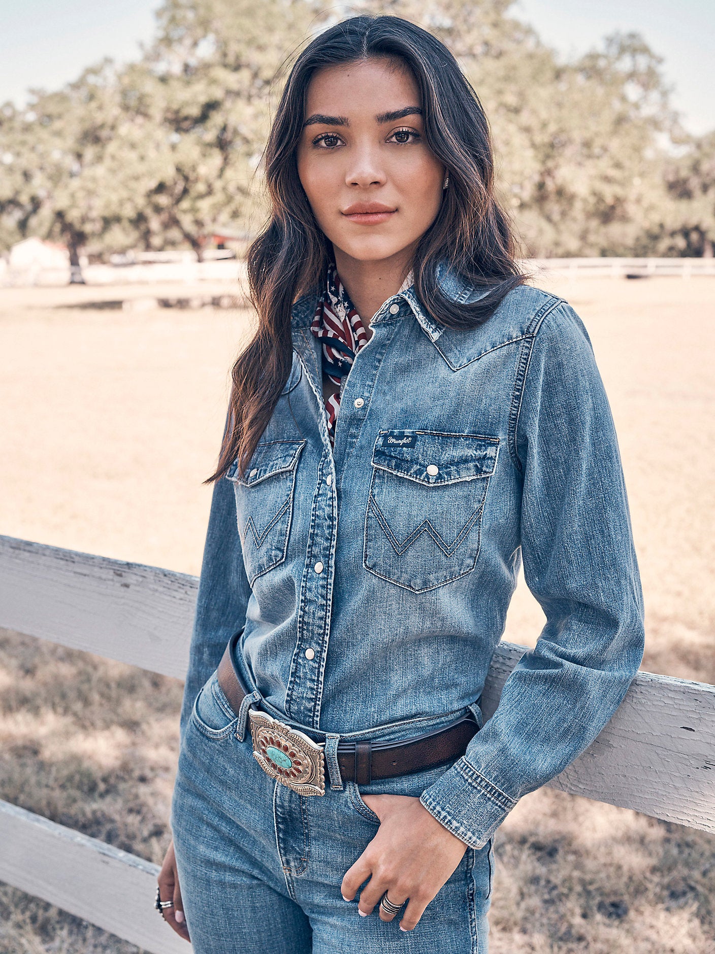Women's Classic Denim Slim Western Snap Shirt
