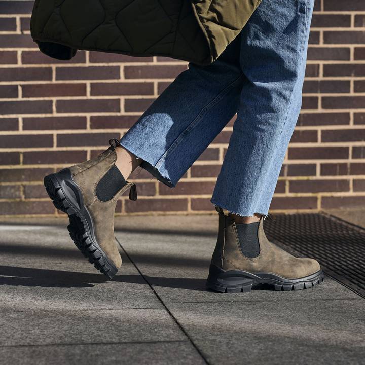 2239 Lug Boot - Rustic Brown