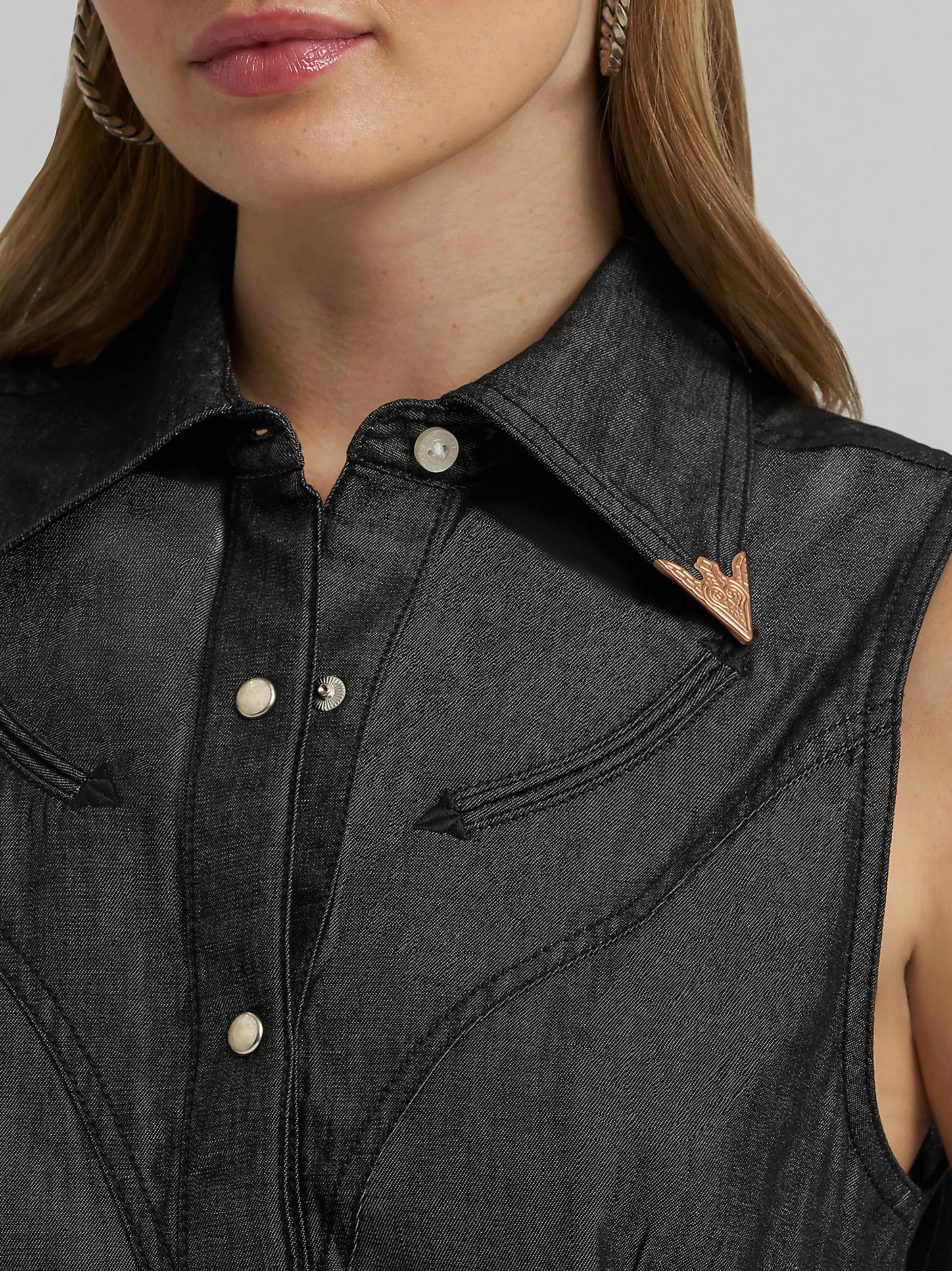 Women's Wrangler x Lainey Wilson Sleeveless Denim Shirt