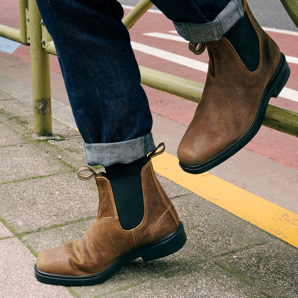 2581 Chisel Toe Tobacco Waxed Suede